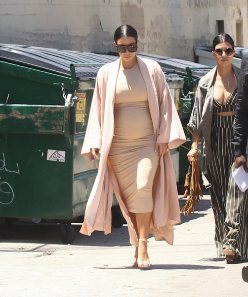 Kim Kardashian ikinci hamileliğinde Los Angeles sokaklarında.