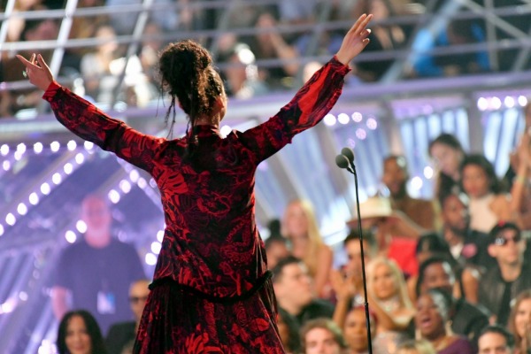 Alicia Keys'in Kanye Wes'te Örnek Olması Gereken Performansı