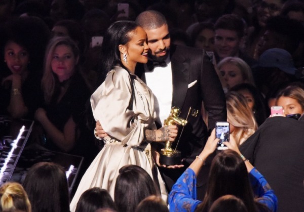 Gecenin En Başarılı Aşıkları: Rihanna ve Drake