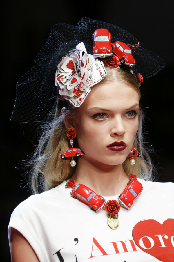 Dolce & Gabbana'nın Karakterli Taçları
