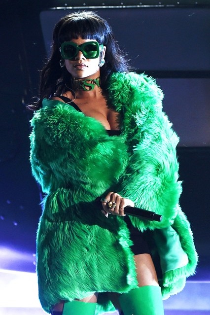 Rihanna 70'lere Dönüyor
