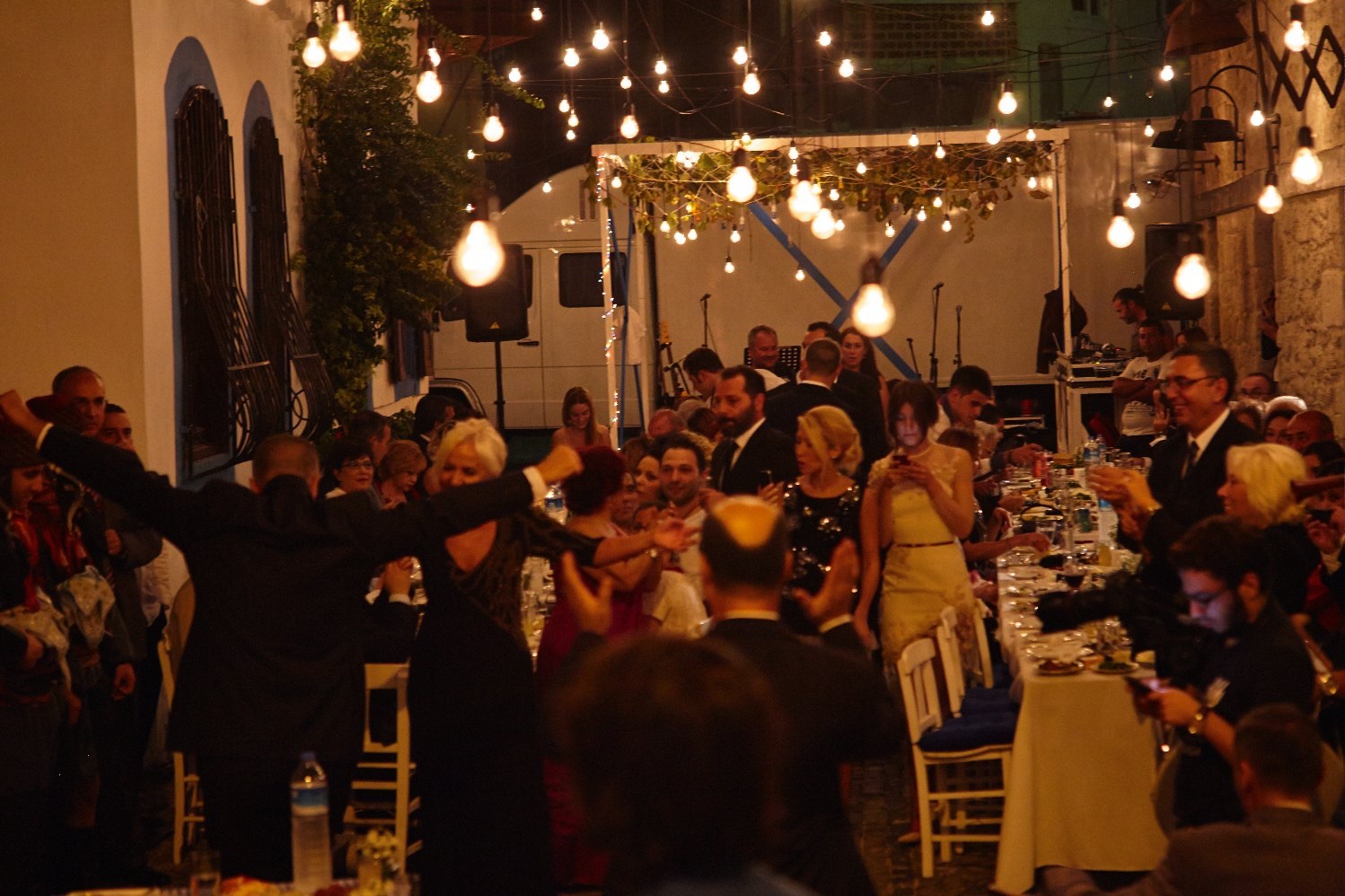 Moda editörü Mahizer Aytaş ve fotoğrafçı Serkan Şedele'nin davullu zurnalı düğünü