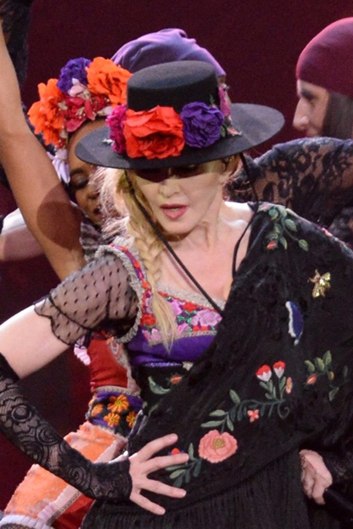 Madonna, "Rebel Heart" turnesinde Gucci kostümüyle