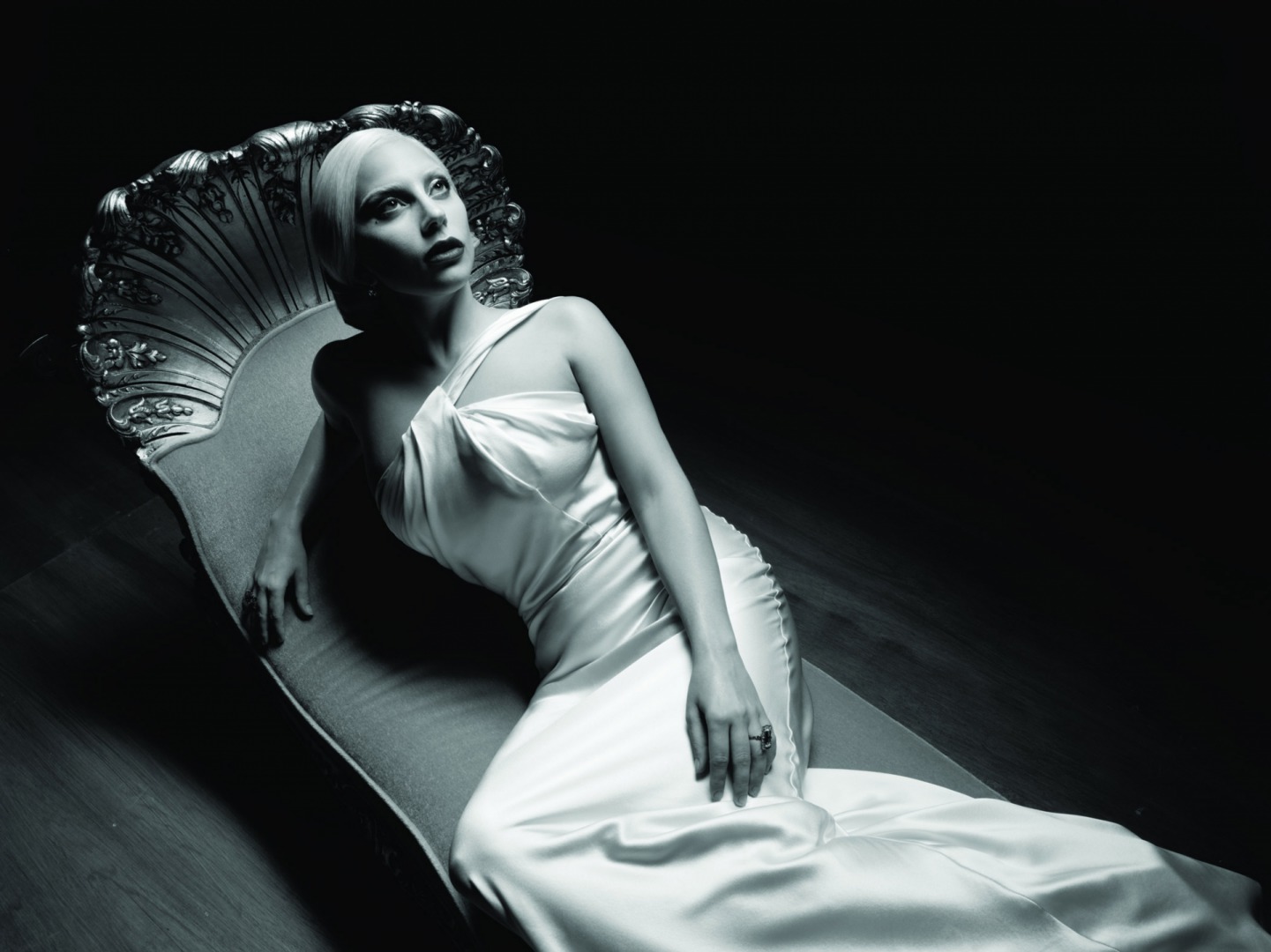Lady Gaga'nın rol aldığı American Horror Story: Hotel'in ilk bölümü yayınlandı.