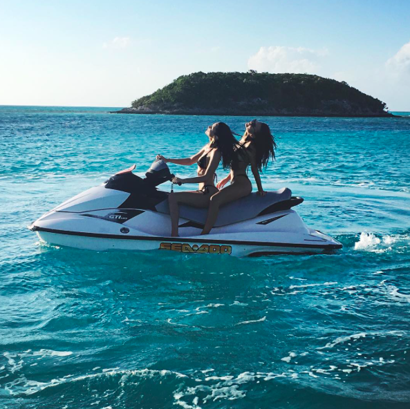 Bella Hadid ve Model Çetesinin Sıcak Bahamalar Kaçamağı