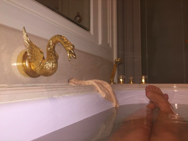 #SundayVibes: Ünlülerin Stil Sahibi Banyo Rutinleri
