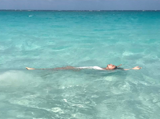 Barbara Palvin'den Toni Garrn'a Modellerin Bahamalar Çıkarması