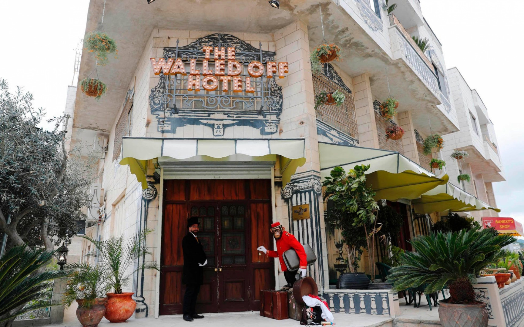 Banksy'den Eleştiri Niteliğinde Bir Otel: Walled Off Hotel