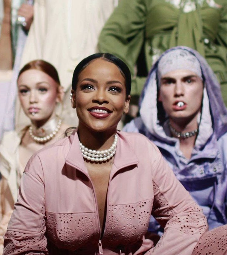Rihanna Dünya Liderlerine Twitter Üzerinden Sesleniyor