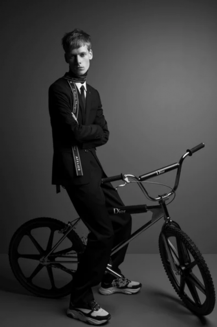 Sokak Modasının En Yeni Elemanı: Dior Bisiklet