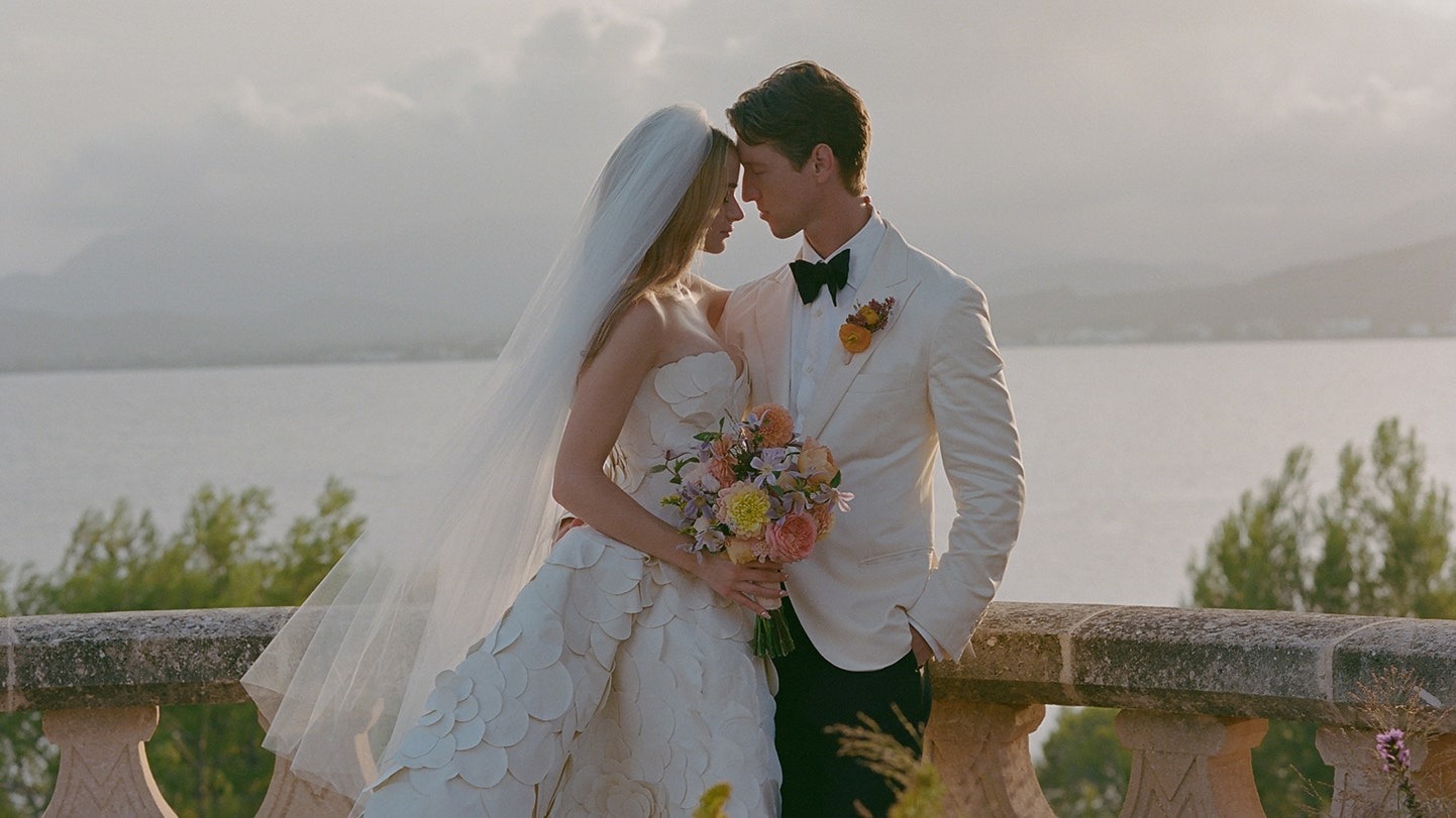 Joey King ve Steven Piet’in Mallorca Düğünü Muhteşem Gatsby’ye İspanyol Dokunuşu Kattı