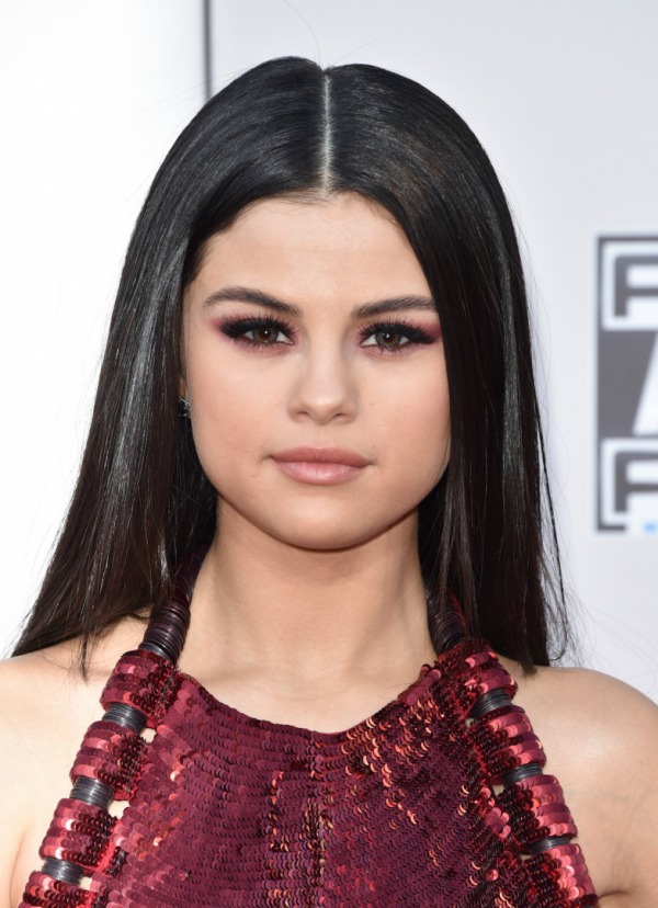 Selena'nın Renkli Lens Zaafı