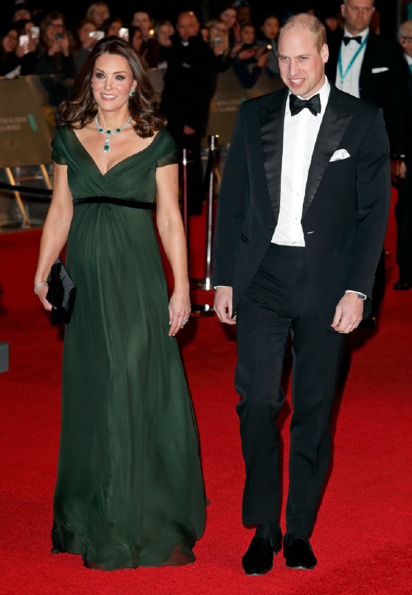 Kate Middleton ve Prens William,  Elbise: Jenny Packham