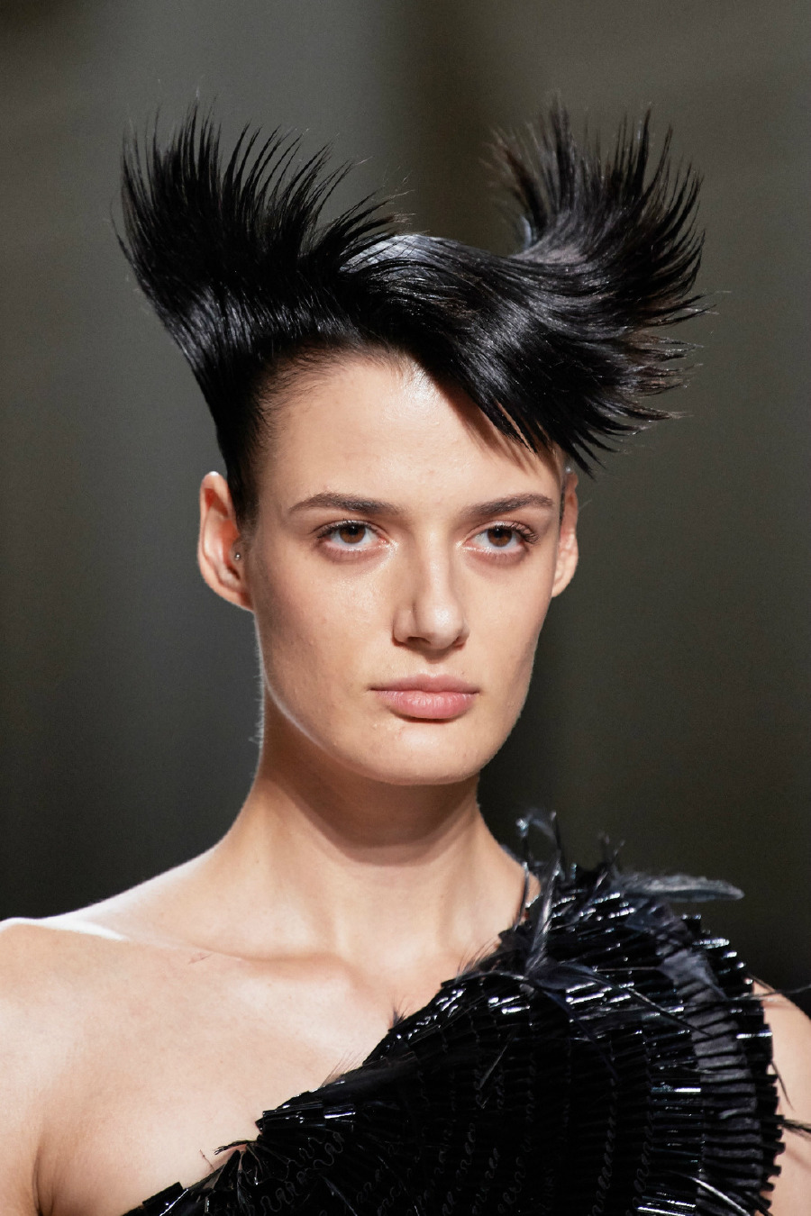 Givenchy'nin Aerodinamik Saçları
