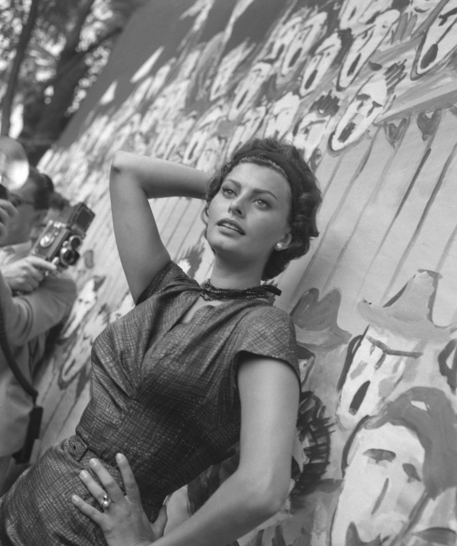 1958 - Kimse Sophia Loren kadar iddialı poz veremez