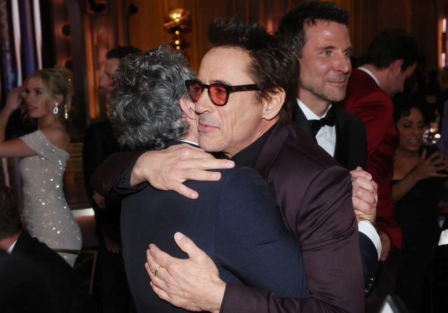 Mark Ruffalo ve Robert Downey Jr.  