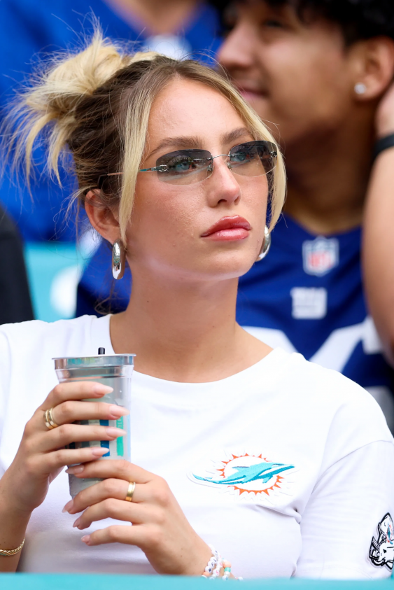 TikTok’da 6 Milyon Takipçiye Sahip Alix Earle Hakkında Tüm Bildiklerimiz