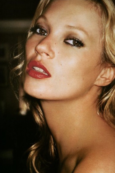 Kate Moss'dan Angelina Jolie'ye 90'ların Grunge Göz Makyajı Yeniden Yükselişte
