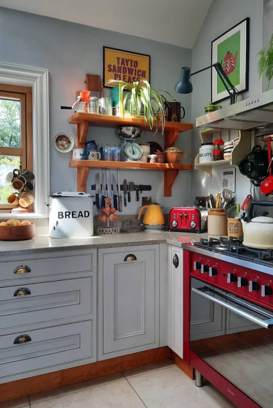 2024’ün Dekorasyon Trendlerinden Kitschy Kitchen Retro Esintili Mutfaklar Öneriyor
