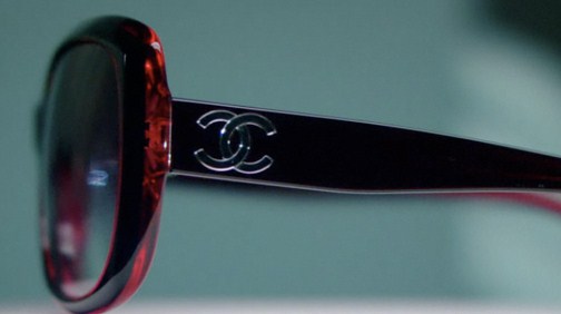 Chanel gözlüklere ikonik imzalar