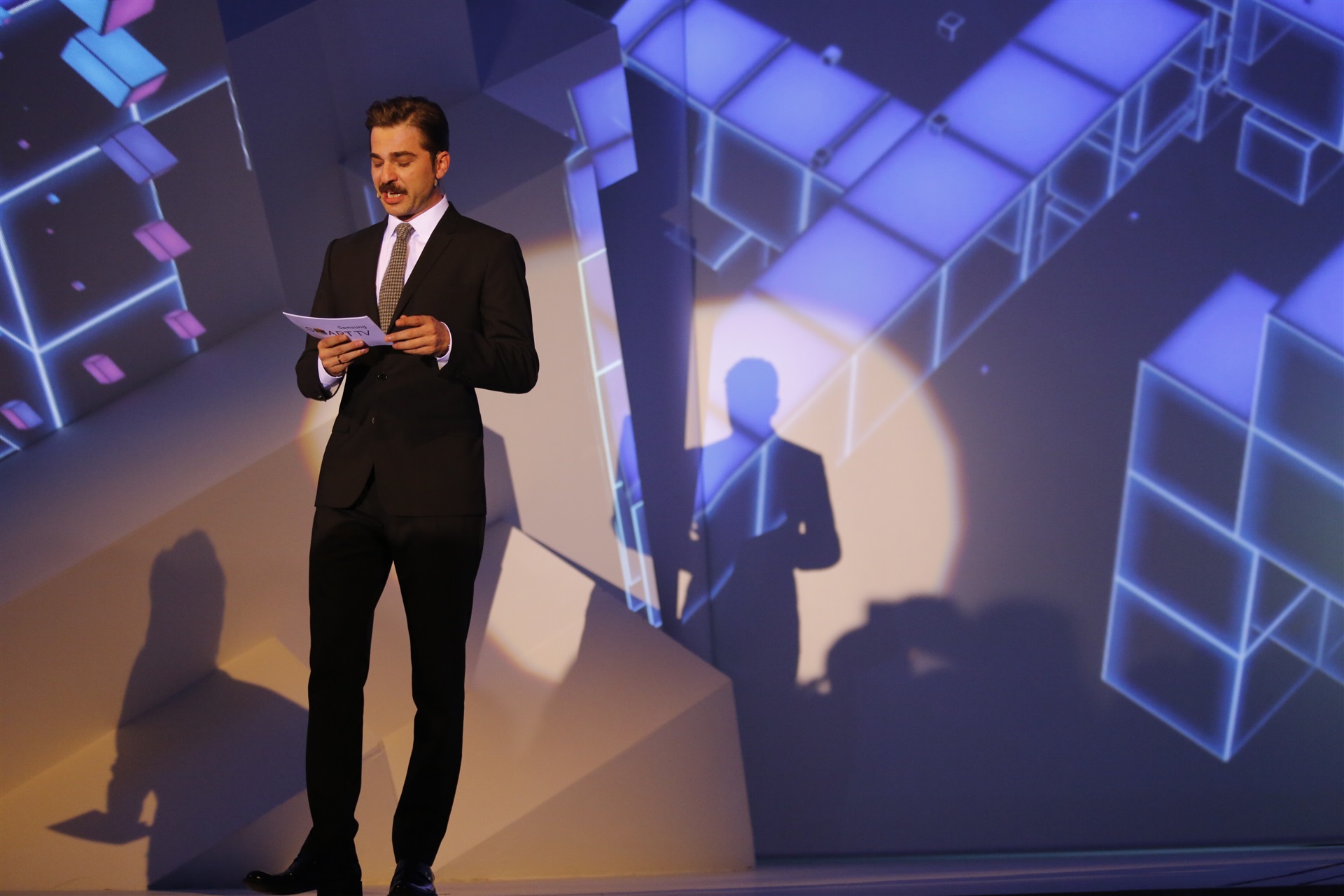Samsung yeni Smart TV teknolojileri ve tasarımlarını Esma Sultan’da gerçekleştirdiği özel davette tanıttı. 