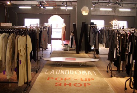 Tasarımcılar FNO için Laundromat Pop Up Shop'ta