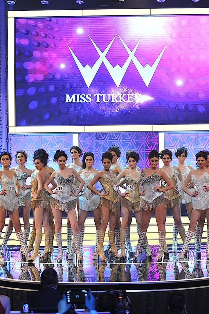 Miss Turkey 2012 Güzellik Yarışması'na doğru kısa bir tura çıkıyoruz.