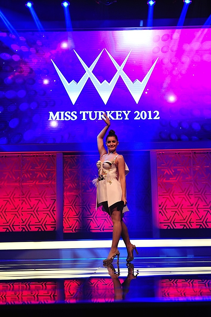 Miss Turkey 2012 Güzellik Yarışması'na doğru kısa bir tura çıkıyoruz.