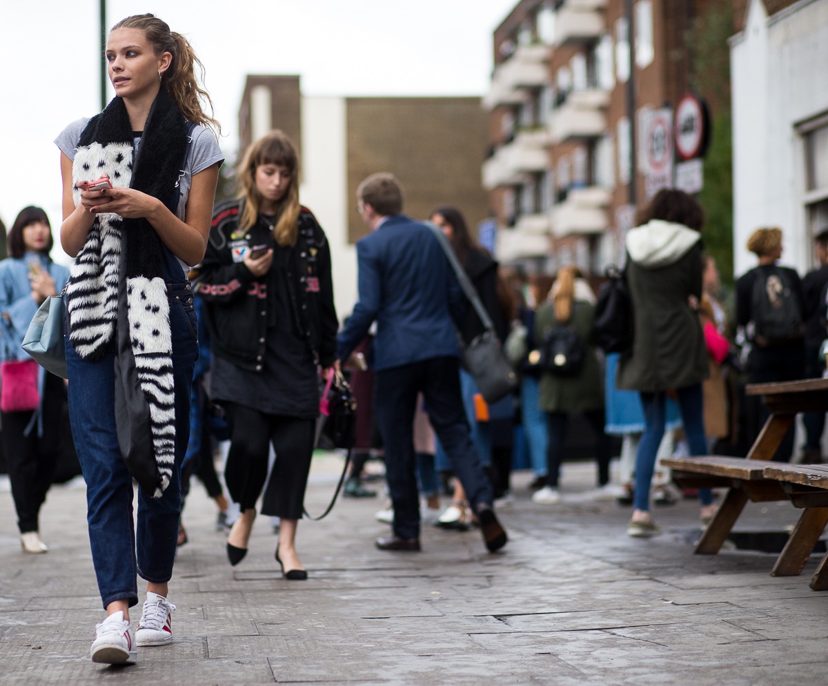 Sokak Stili: 2016 İlkbahar Londra Moda Haftası 5. Gün