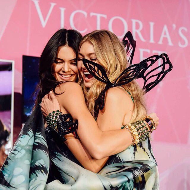 Adriana Lima'dan Kendall Jenner'a Instagram'da Victoria's Secret Melekleri