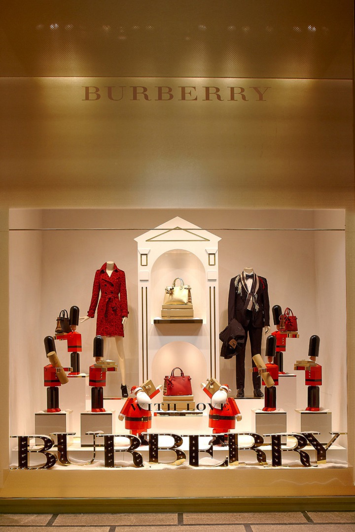 Dior'dan Hermès'e Şık Yılbaşı Vitrinleri