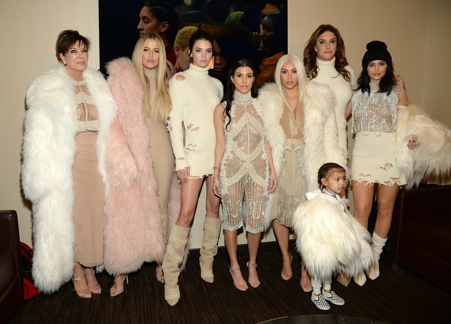 Yeezy Season 3'nin Ön Sırası Kardashian-Jenner Ailesinin
