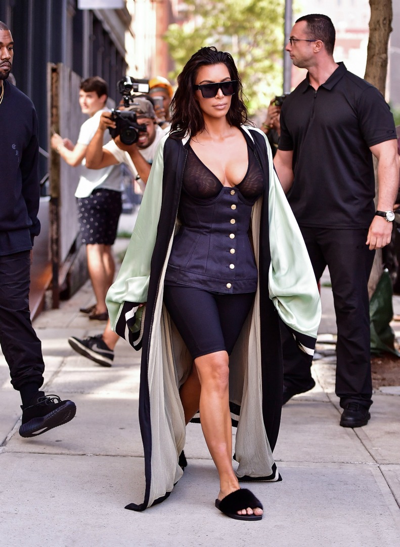 Rihanna ve Kim Kardashiandan Korsenin 10 Yorumu