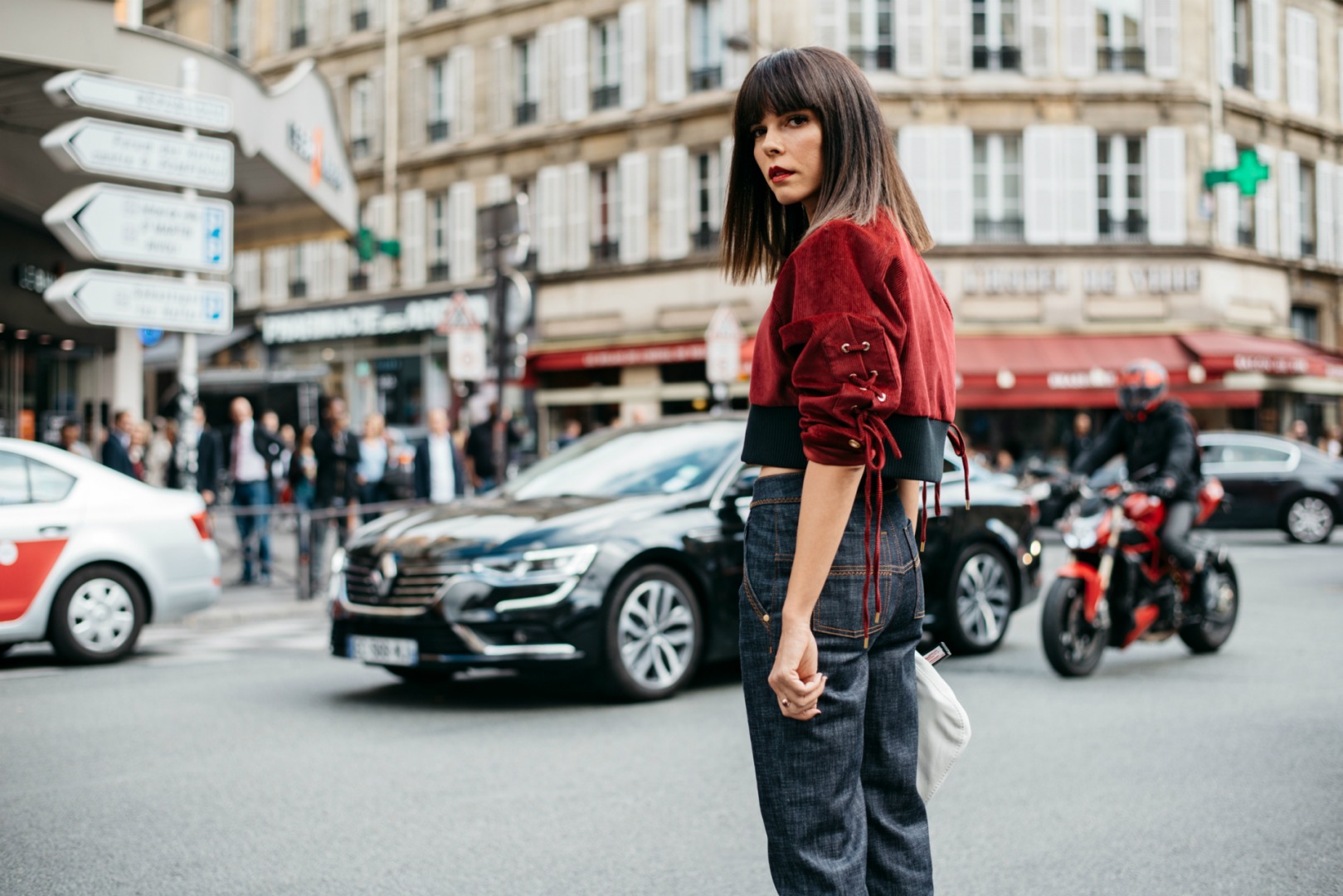 Sokak Stili: 2017 İlkbahar/Yaz Paris Moda Haftası 1. ve 2. Gün