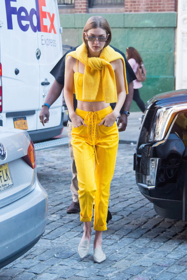 Nasıl Giyilir: Gigi Hadid'in Sarı Obsesyonu
