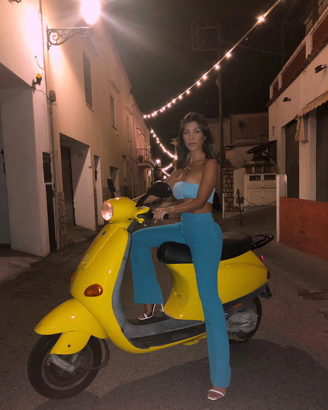 Kourtney Kardashian'ın Tatlı Akdeniz Kaçamağı