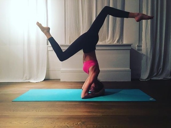 #FitnessFriday: Stella Maxwell'in İlham Veren Yoga Obsesyonu