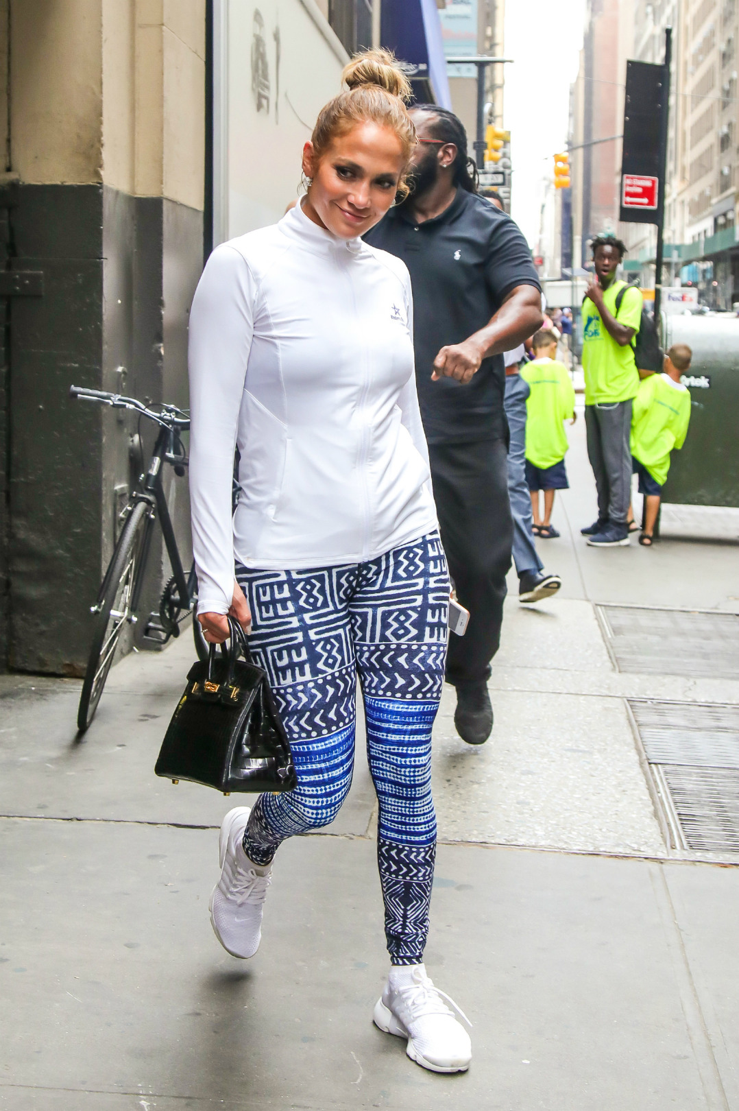 Jennifer Lopez'in Obsesyonu: Spor Kıyafetler & Lüks Çantalar