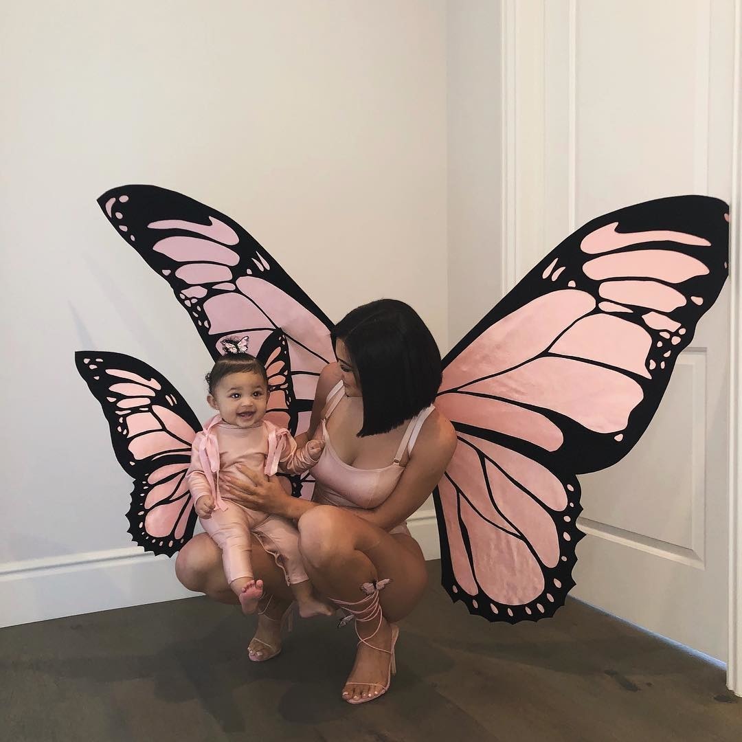 Kylie Jenner ve Kızı Stormi'nin Pişti Stili