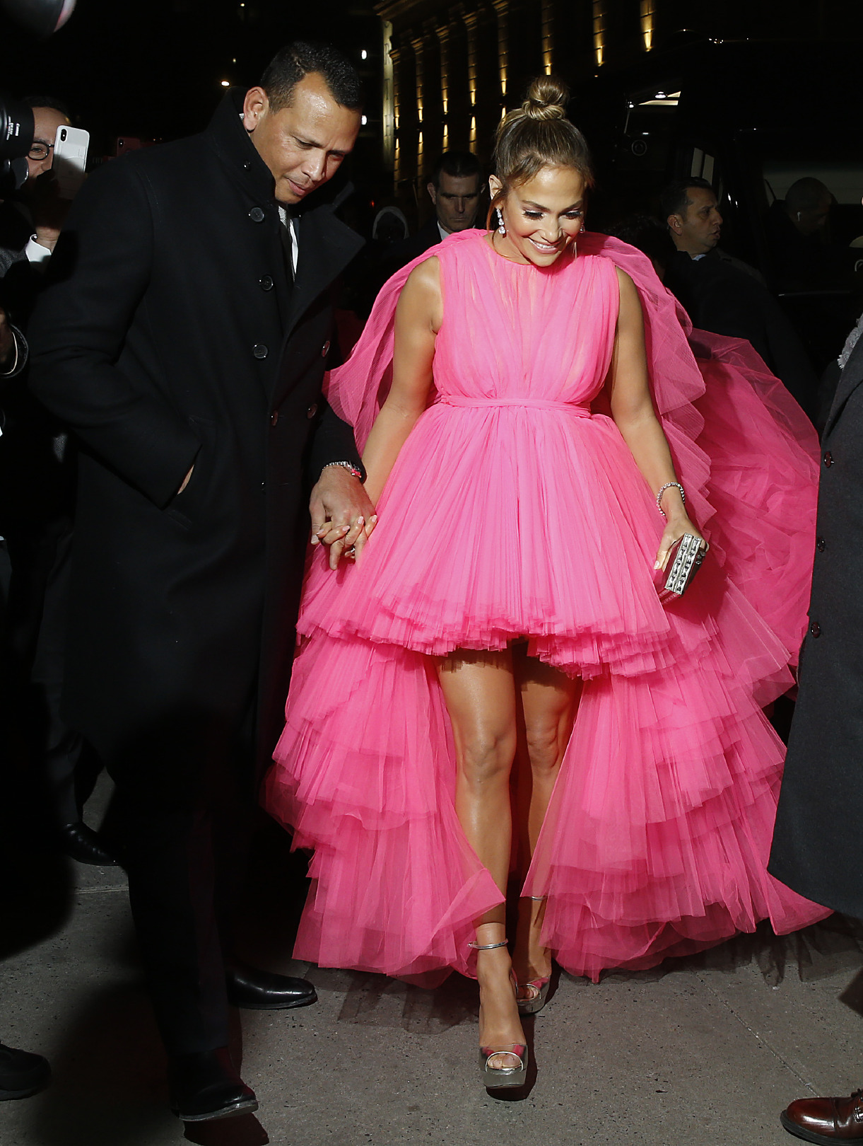 Jennifer Lopez’in Giambattista Valli Elbisesine Dikkat!