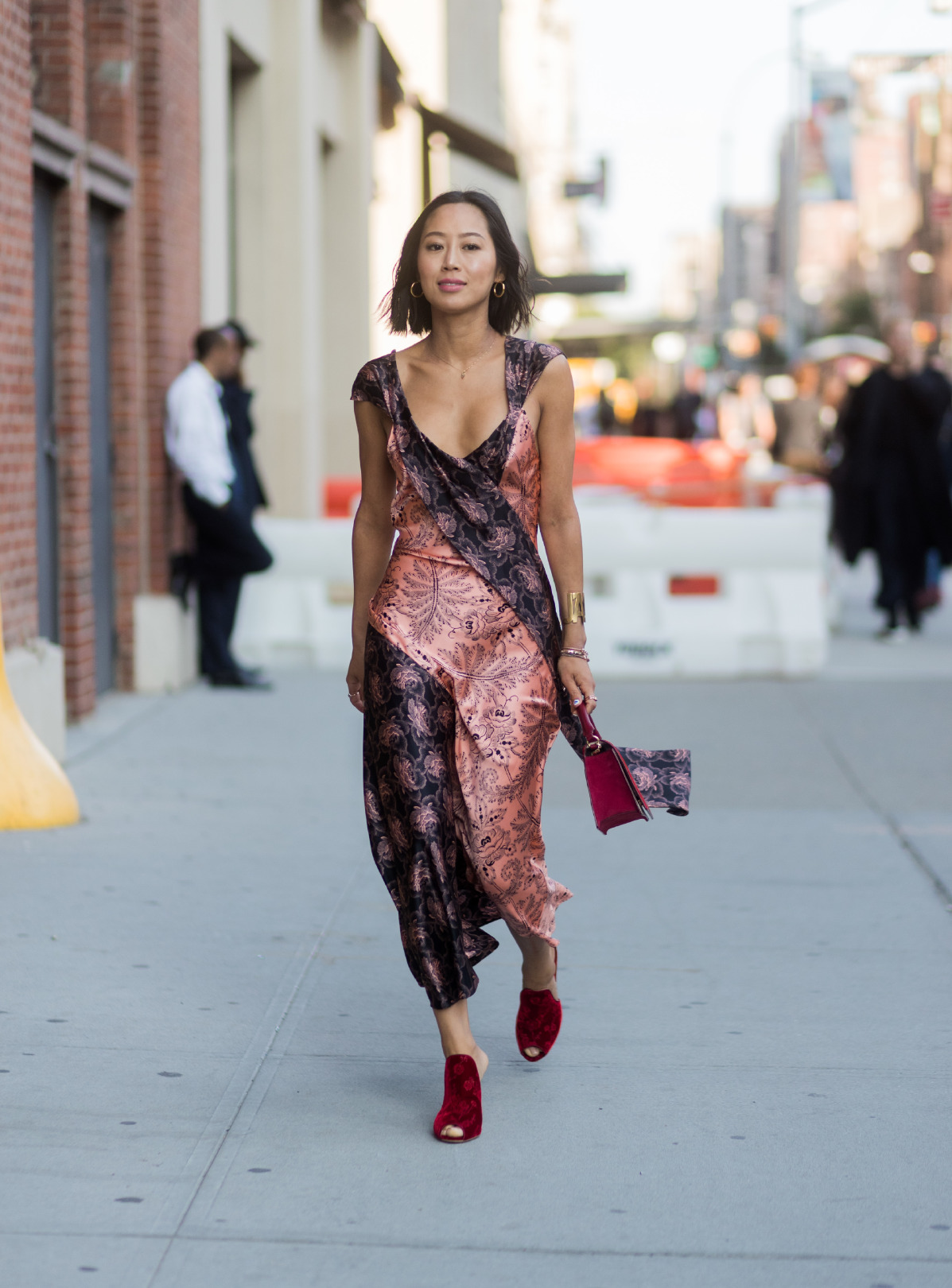 Stil Sokaktan: Slip Elbise Giymenin 4 Yolu