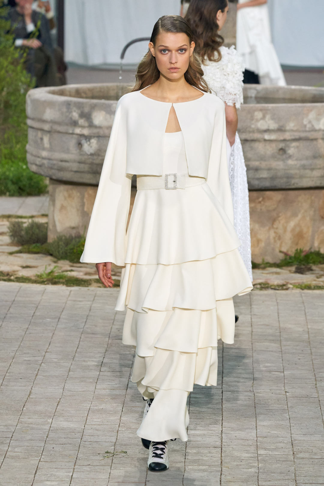 Yeni Nesil Gelinler için Gelinliğe Alternatif Beyaz Elbiseler