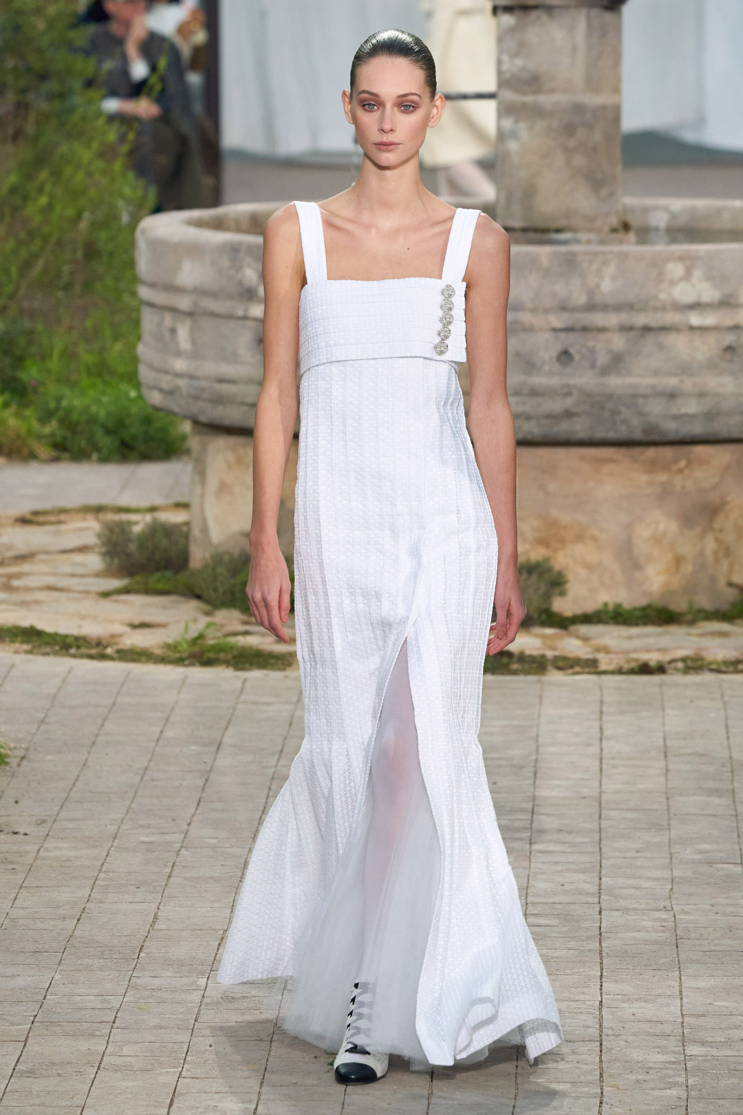 Yeni Nesil Gelinler için Gelinliğe Alternatif Beyaz Elbiseler