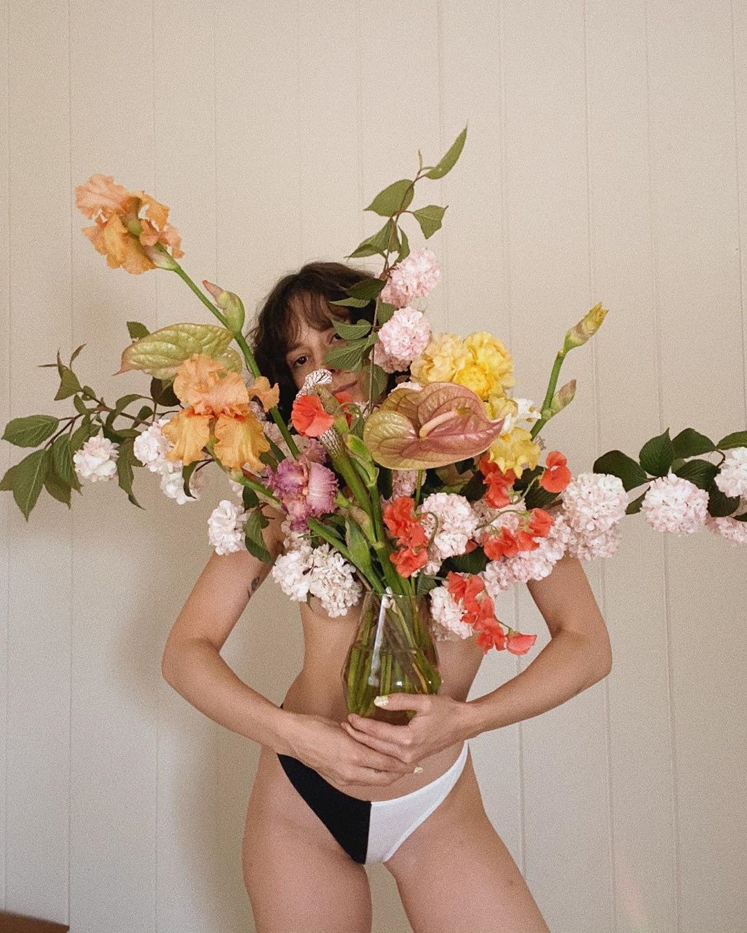 It-Girl'lerin Yeni Aksesuarı: Dekoratif Çiçekler