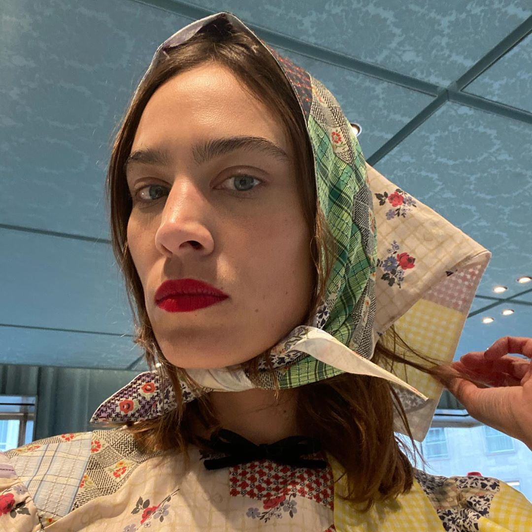 Alexa Chung'dan Bella Hadid'e Haftanın Güzellik Instagramları