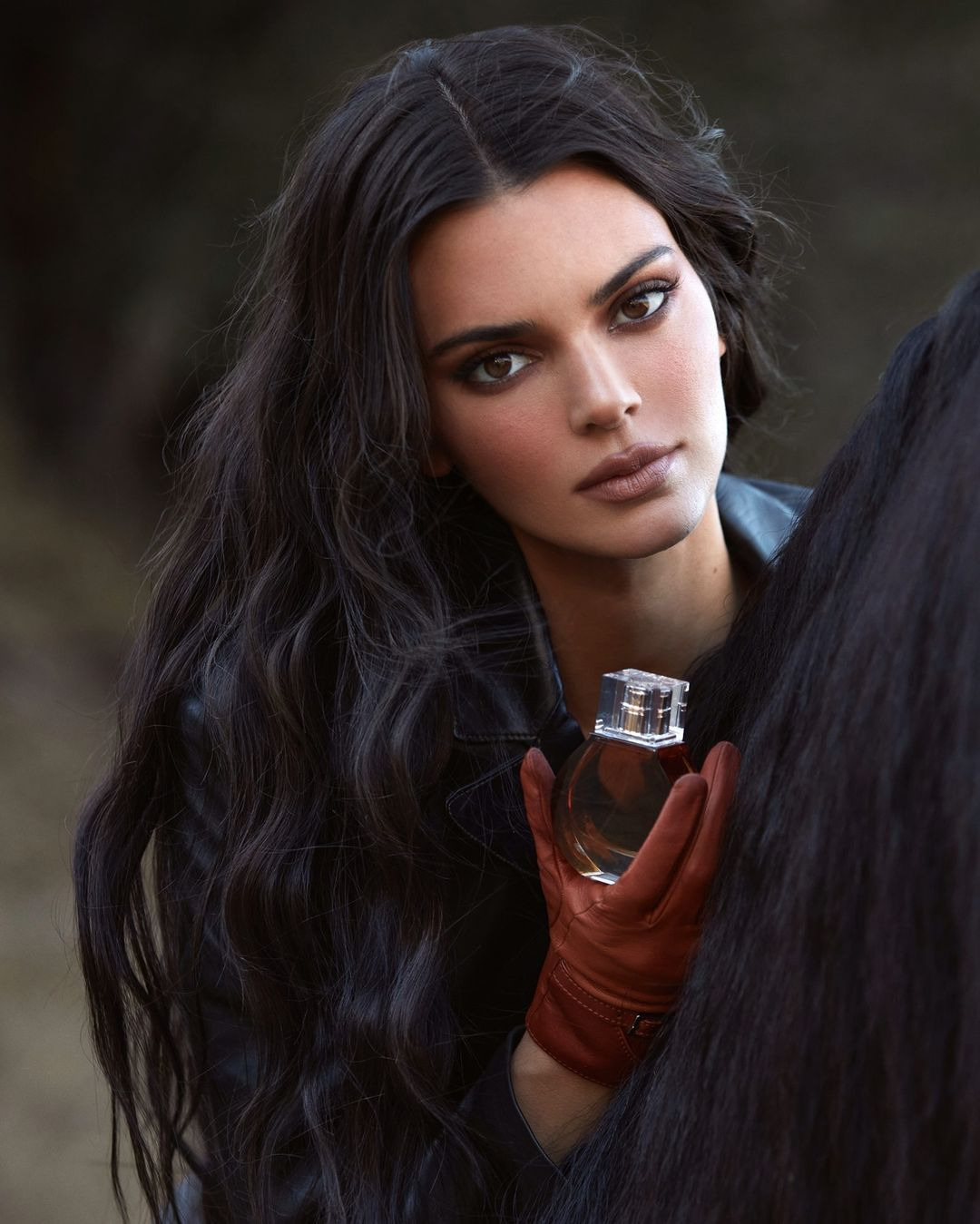 Kim Kardashian ve Kendall Jenner'ın Parfüm Birlikteliği