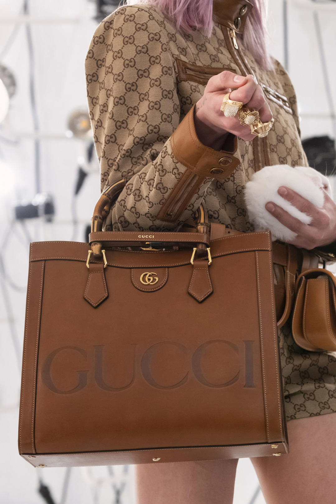 Gucci 'Aria' Defilesinin Dikkat Çeken Aksesuarları