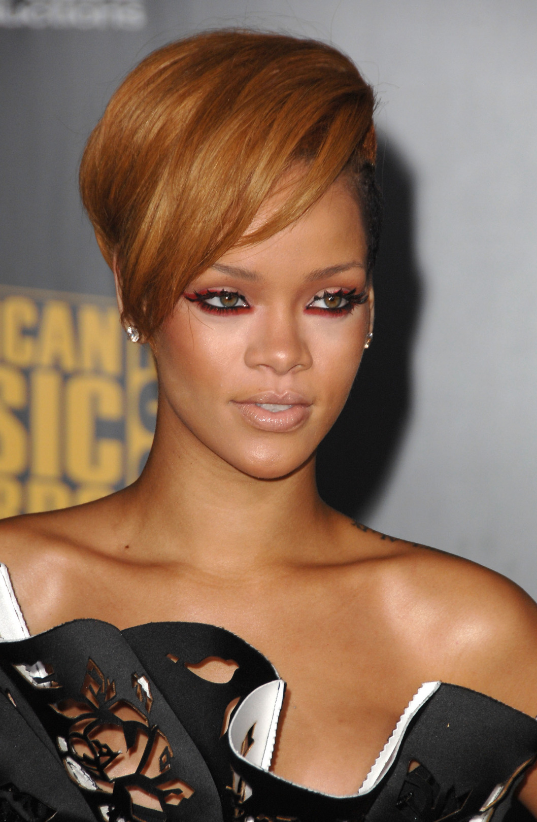 Rihanna'nın İkonik Pixie Saç Dönüşümü