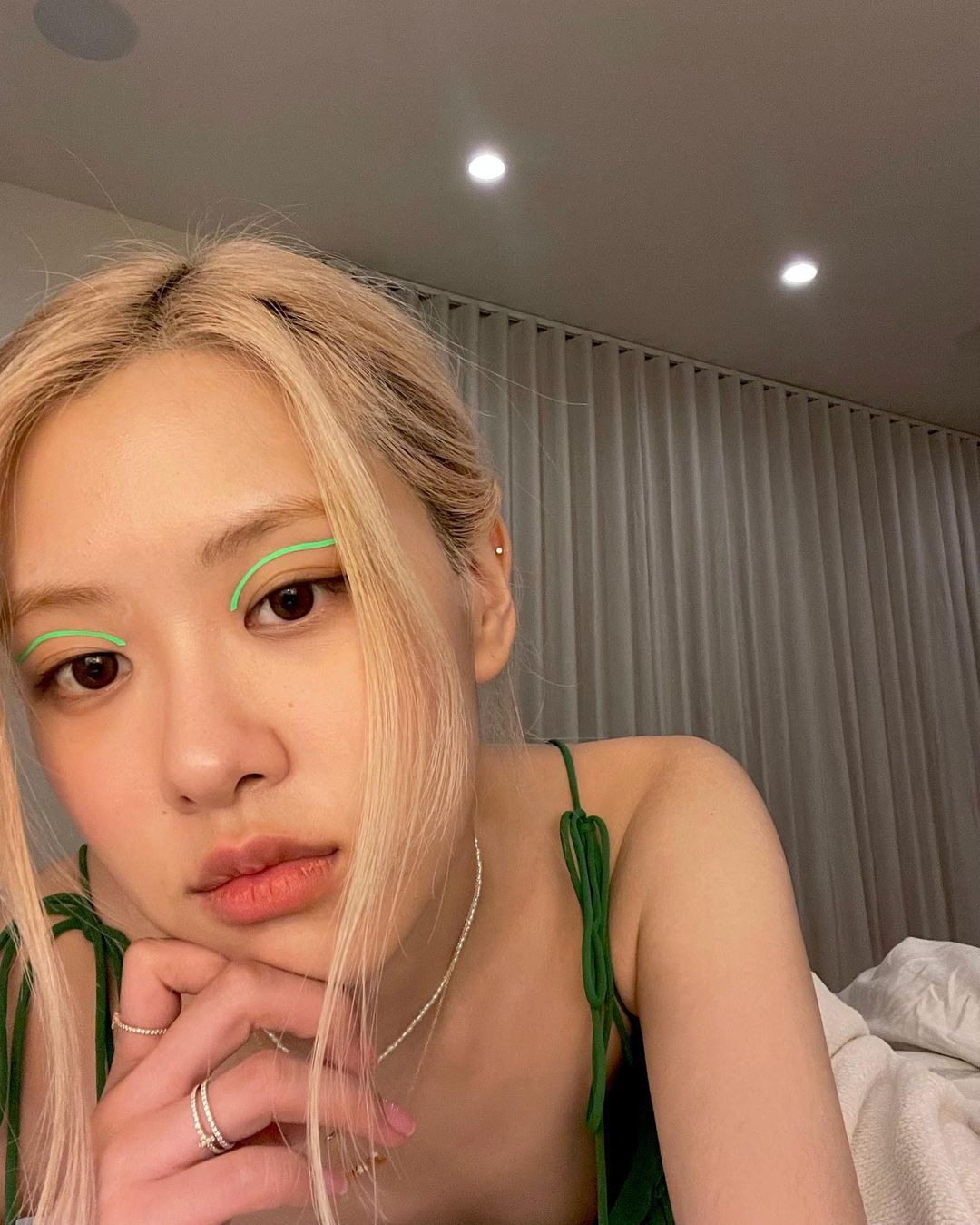 Jennie Kim'den Josephine Skriver'a Haftanın Güzellik Instagramları