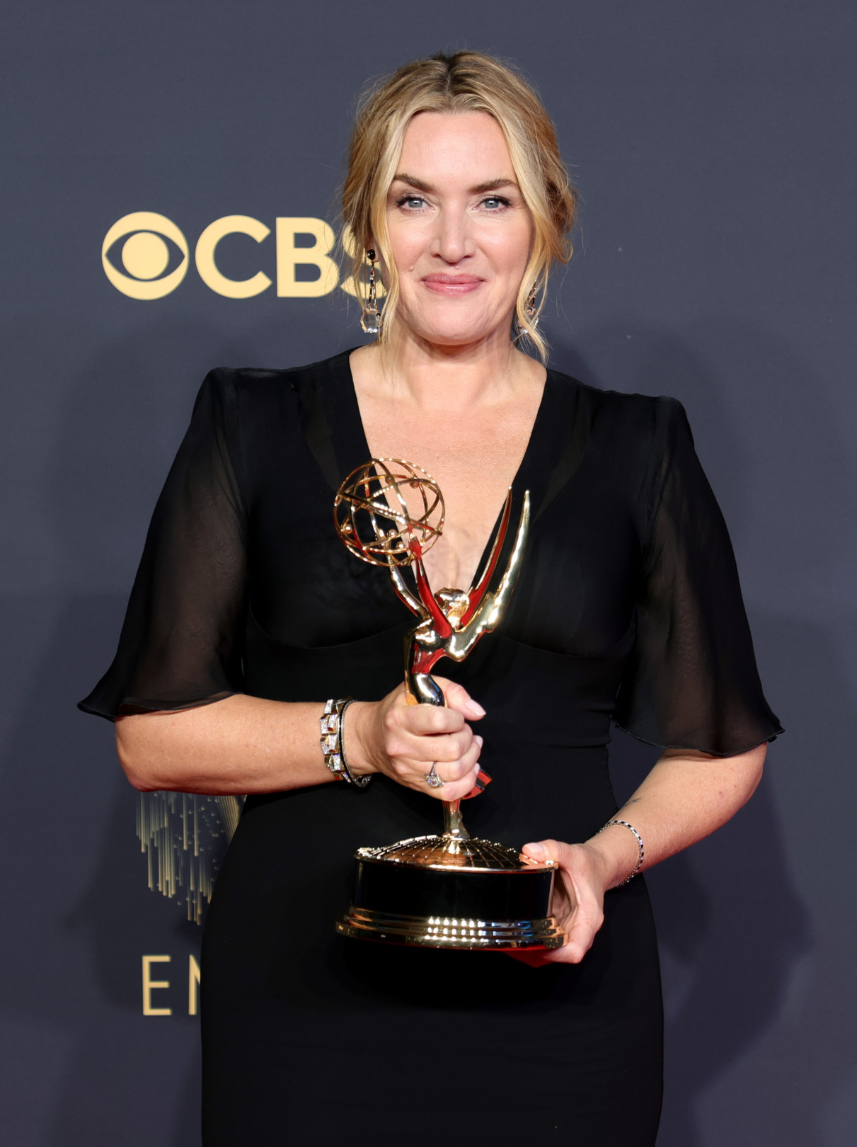 2021 Emmy Ödülleri: Kırmızı Halının Favori Güzellik Anları